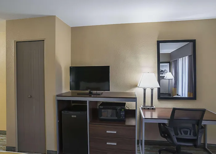 Quality North I-17 Hotel 3*