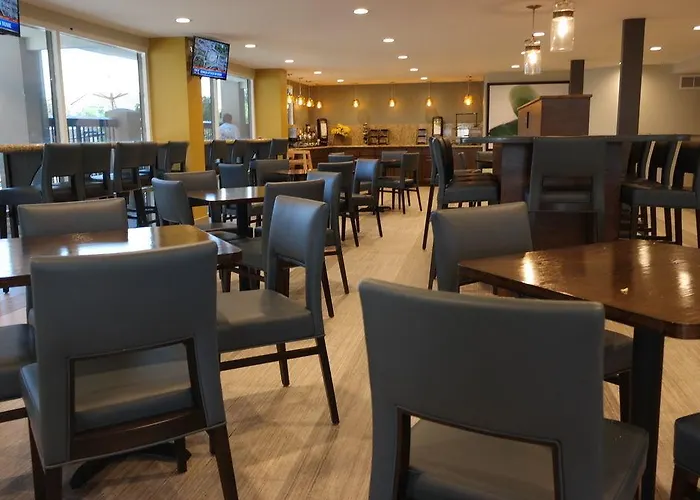 Quality North I-17 Hotel 3*