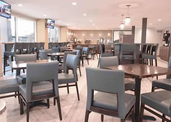 Quality North I-17 Hotel 3*