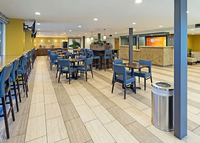 Quality North I-17 Hotel 3*